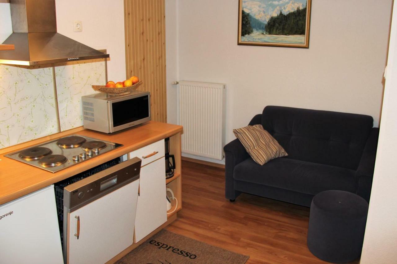 Apartments Koblar ครานสกา โกรา ภายนอก รูปภาพ